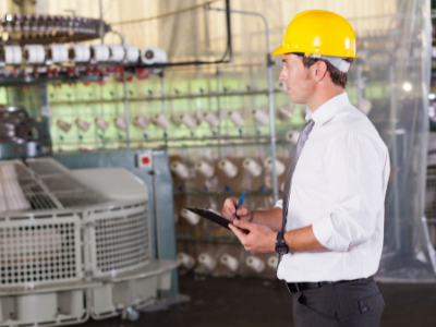 พนักงานปั้มชิ้นส่วน